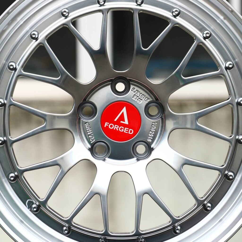 BMW M4 F82 wheels – Hyper Silver Mesh Riveted Polished Lip 2-Piece, lip and barrel detail