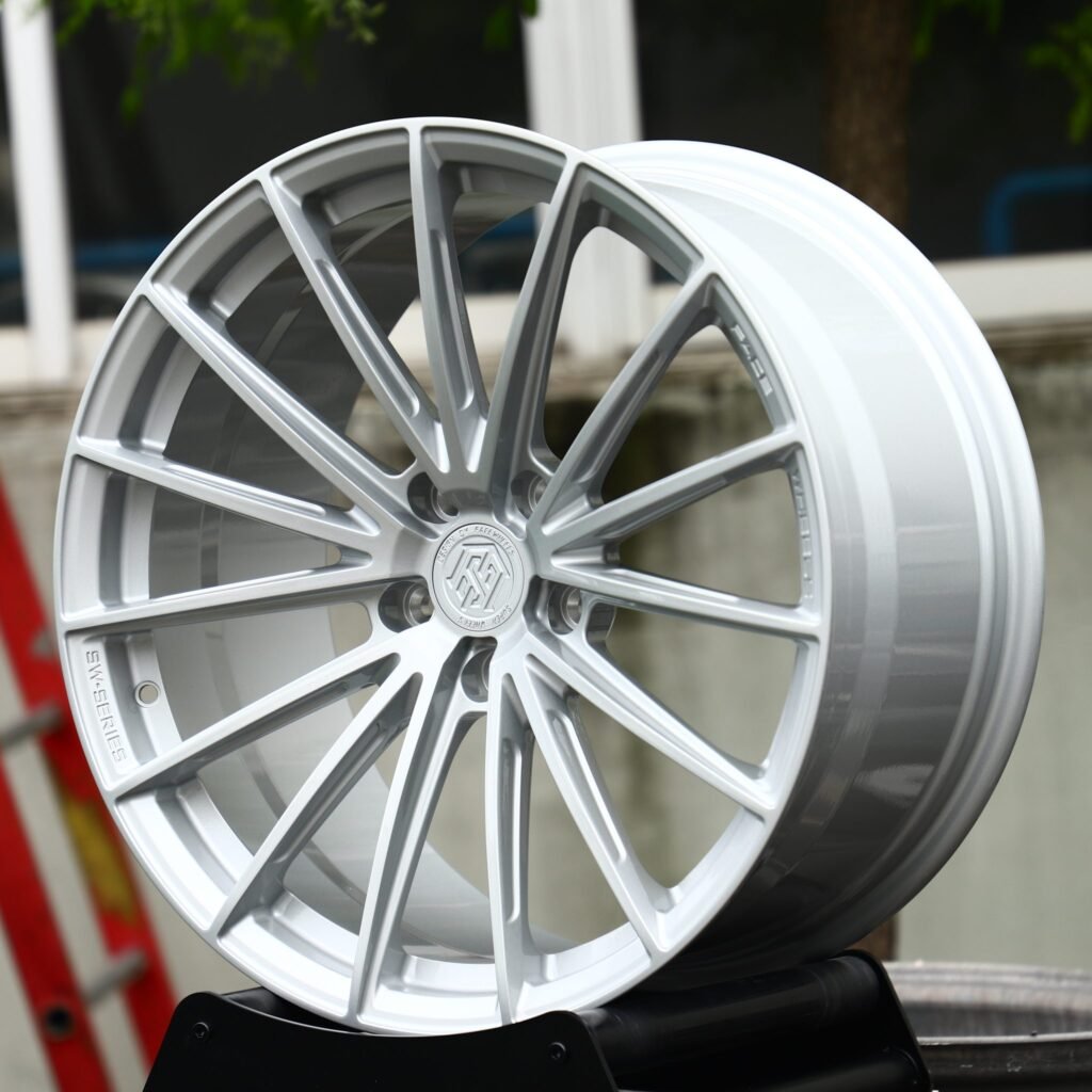 BMW M3 wheels – Hyper Silver Multi-Spoke, angled view