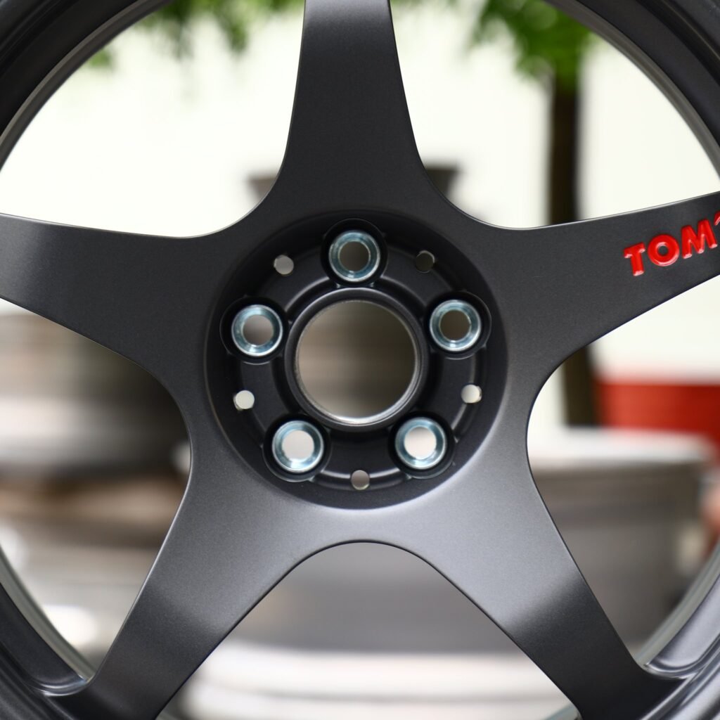 BMW M4 F82 wheels – Matte Gunmetal 5-Spoke, lip and barrel detail