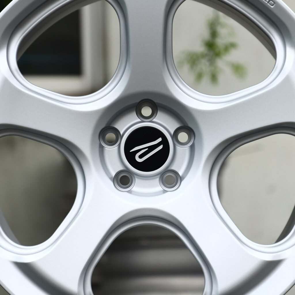BMW M4 F82 wheels – Silver 5-Spoke, lip and barrel detail