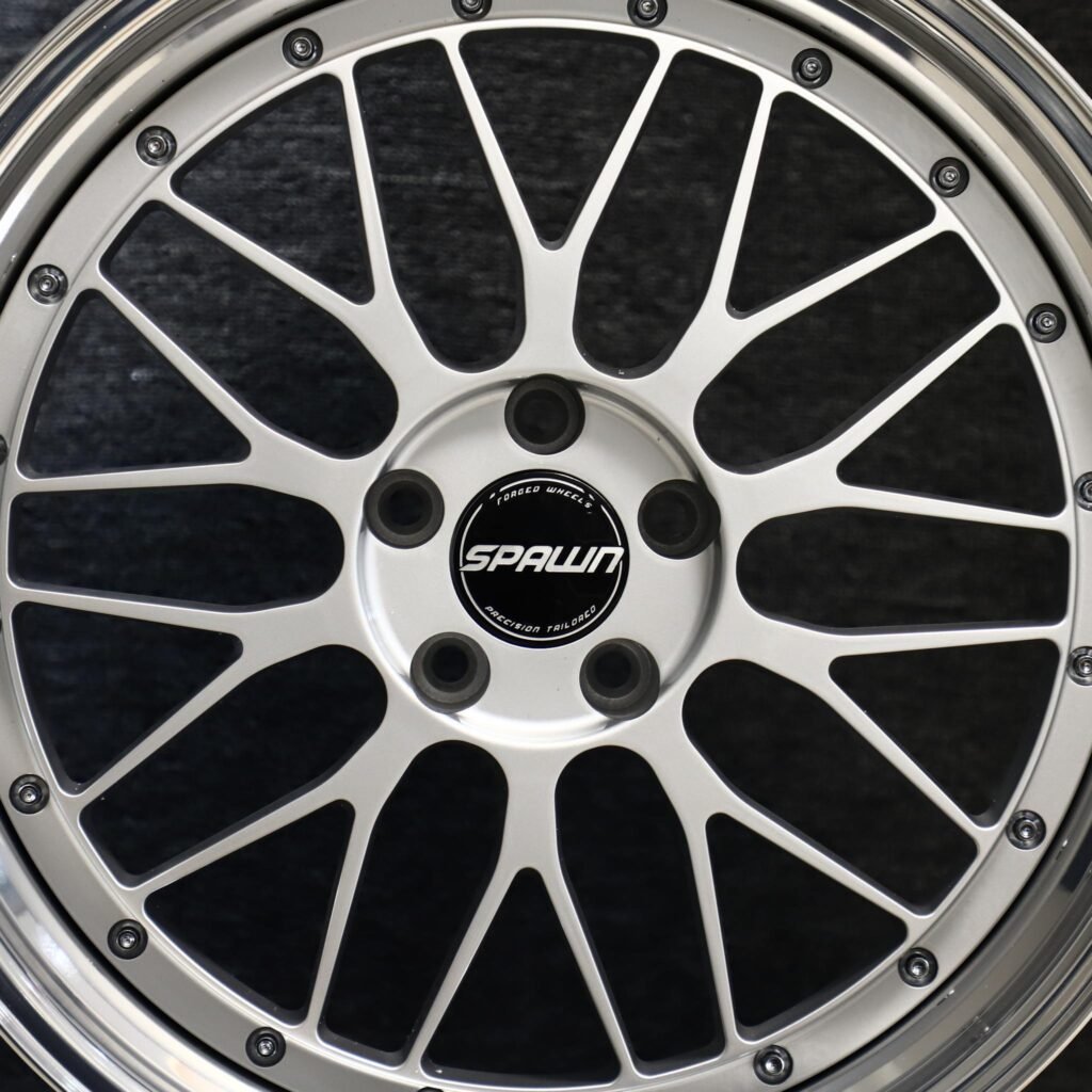 BMW M4 F82 wheels – Silver Mesh Polished Deep Lip 2-Piece, lip and barrel detail