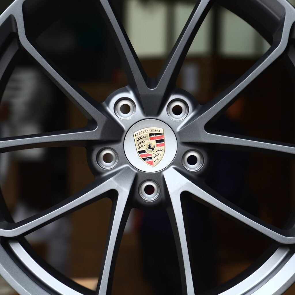Porsche 911 wheels – Gunmetal 10-Spoke (Porsche OEM-Style), lip and barrel detail