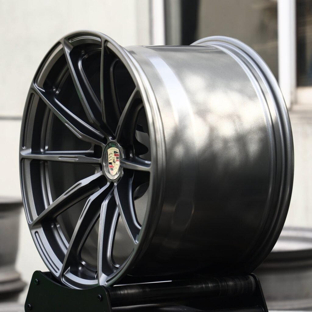 Porsche 911 wheels – Metallic Gray 10-Spoke (Porsche OEM-Style), lip and barrel detail