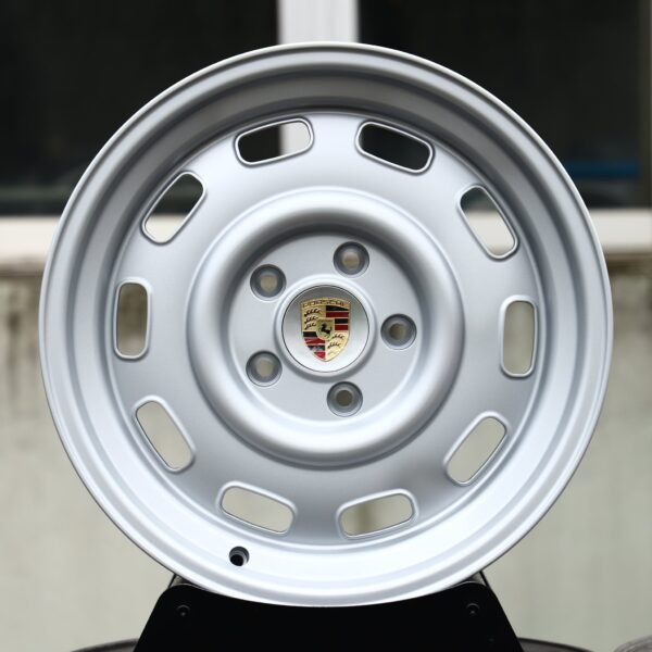 Porsche 911 wheels – Silver Classic Slotted Dish (Porsche OEM-Style), front view