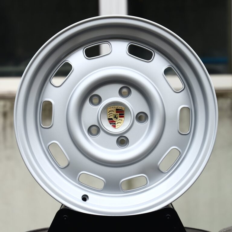 Porsche 911 wheels – Silver Classic Slotted Dish (Porsche OEM-Style), front view