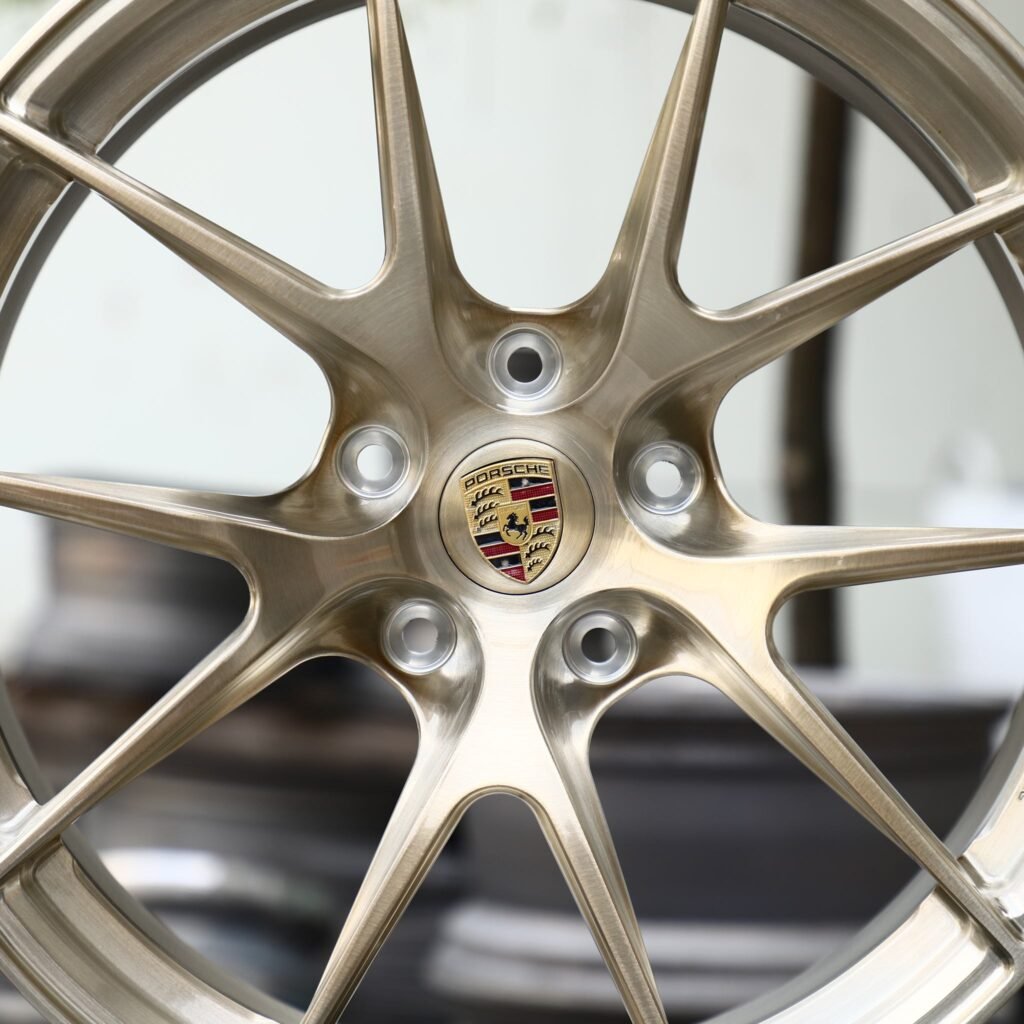 Porsche 911 wheels – Transparent Gold 5 Y-Spoke (Porsche OEM-Style), lip and barrel detail
