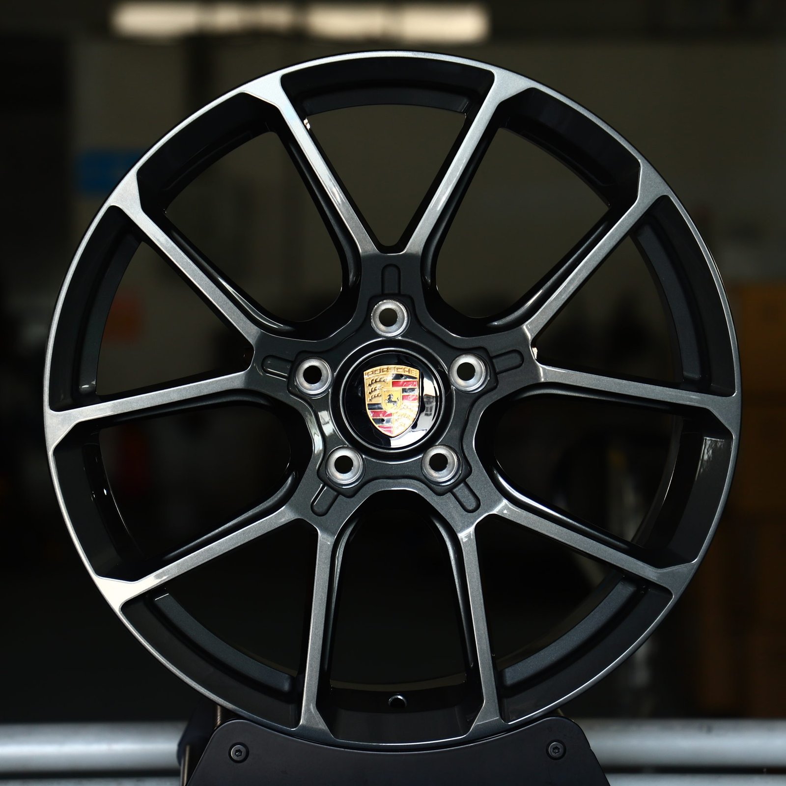 Porsche 911 wheels – Gloss Black / Gunmetal Custom, front view