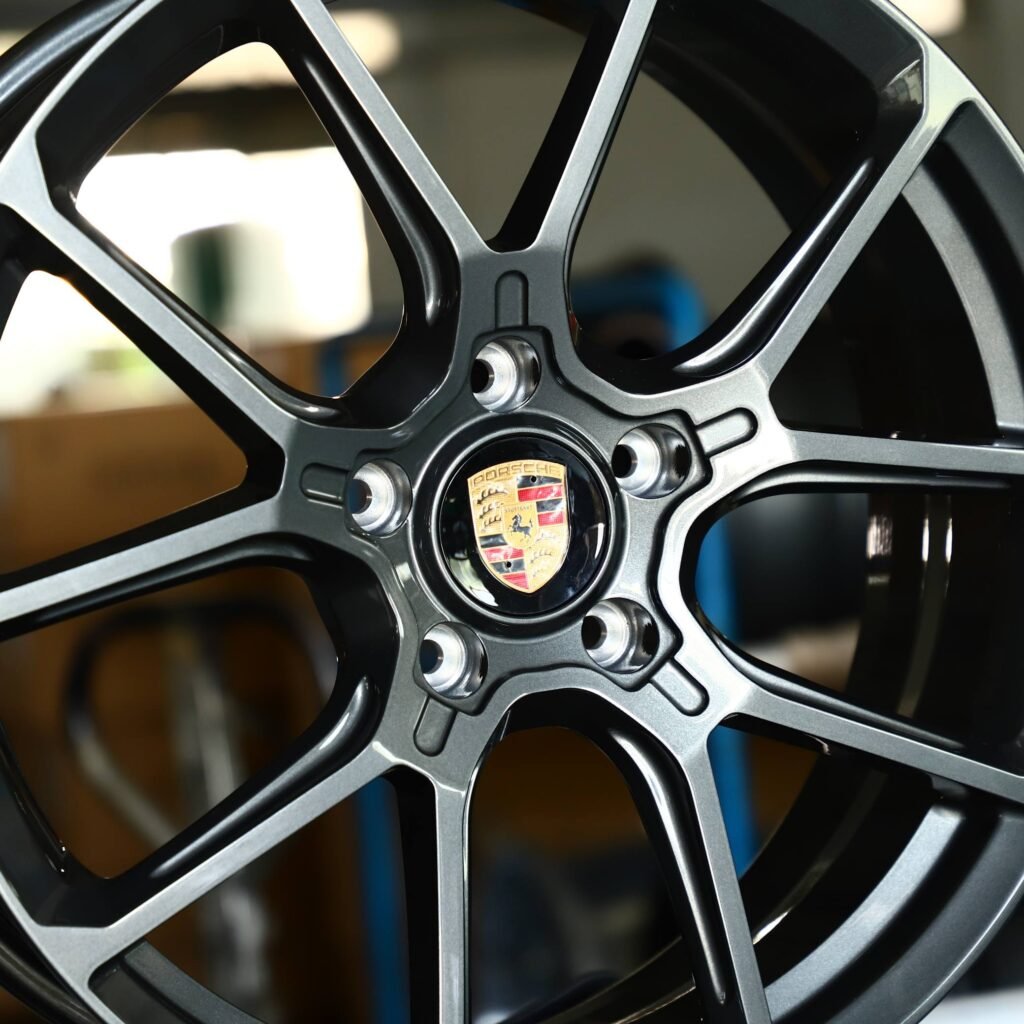 Porsche 911 wheels – Gloss Black / Gunmetal Custom, lip and barrel detail