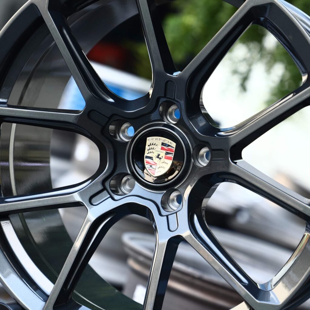 Lamborghini Urus wheels – Gloss Black / Gunmetal / Gray 5 Y-Spoke, lip and barrel detail