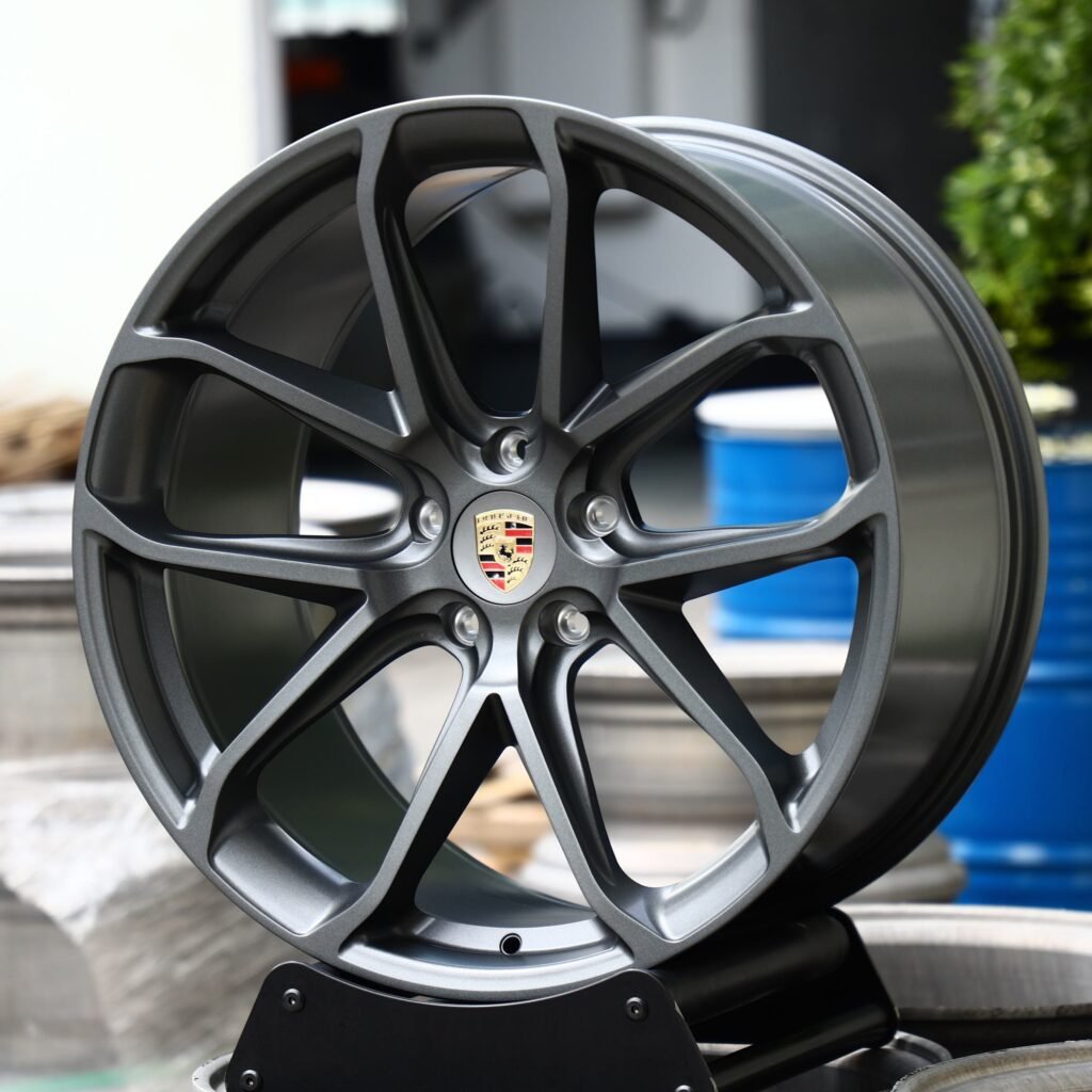 Porsche Panamera wheels – Gloss Black / Gunmetal / Gray Petal, angled view