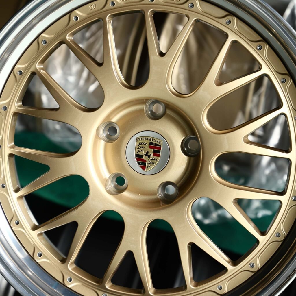 Porsche 911 wheels – Gold 2-Piece 10 Y-Spoke, lip and barrel detail