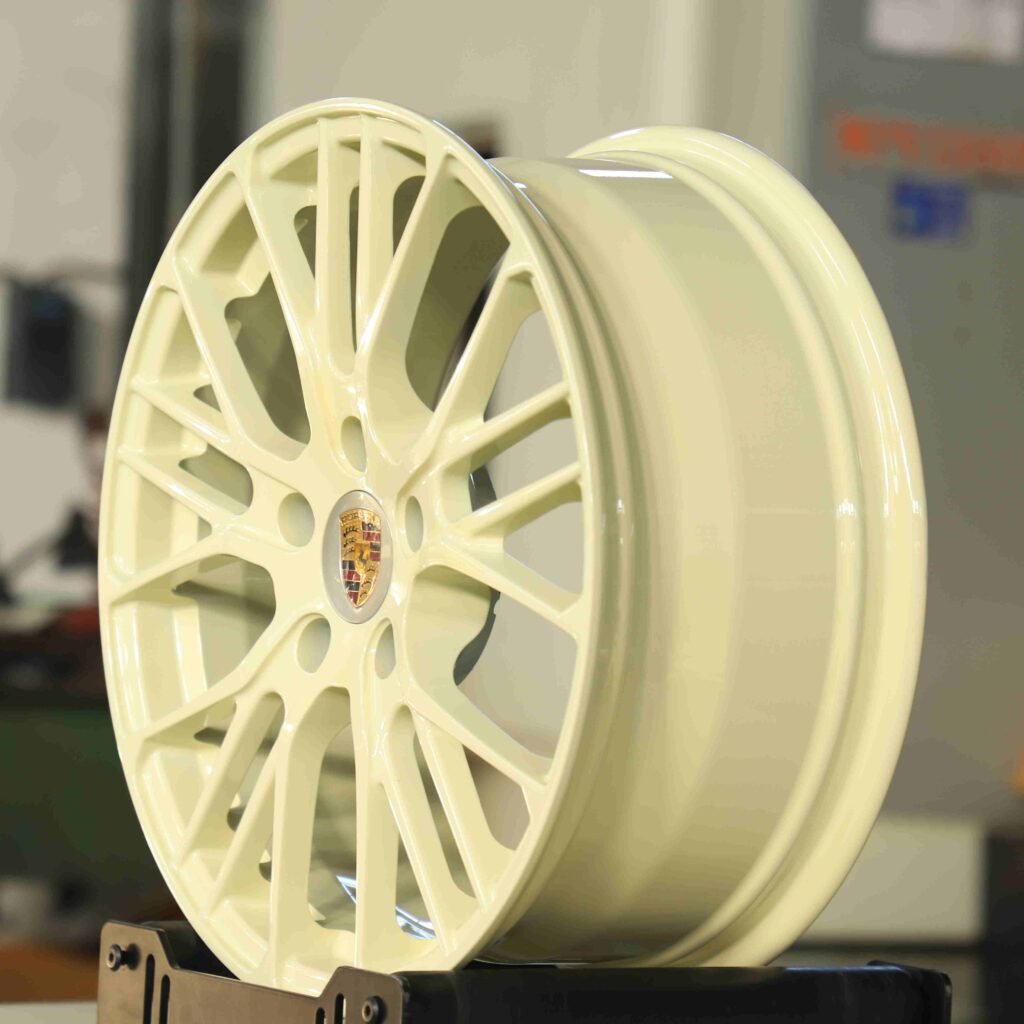 Porsche 911 wheels – Yellow 10 Y-Spoke, lip and barrel detail