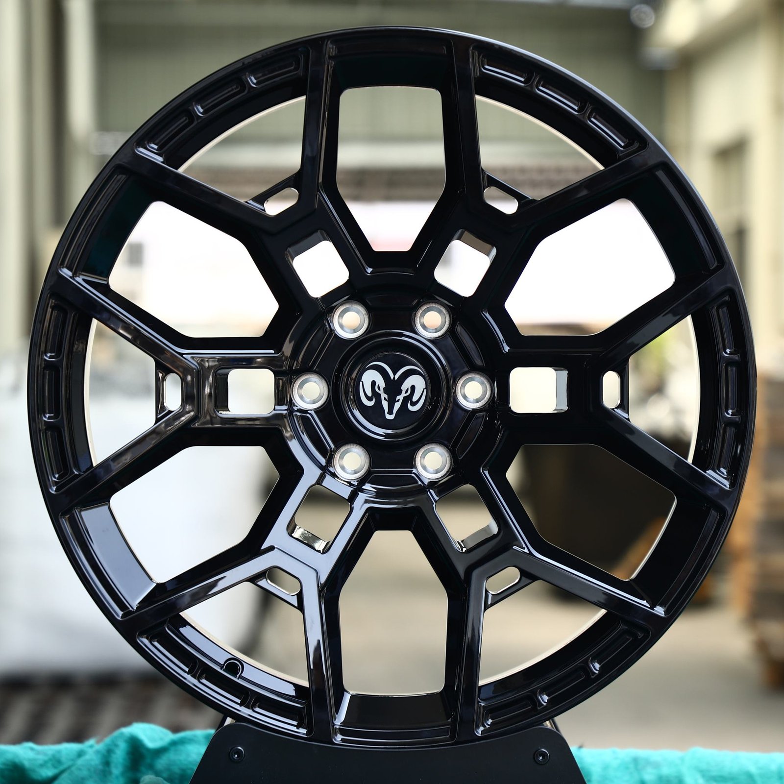 Ram 1500 wheels – Gloss Black Split-Spoke (Ram OEM-Style), front view