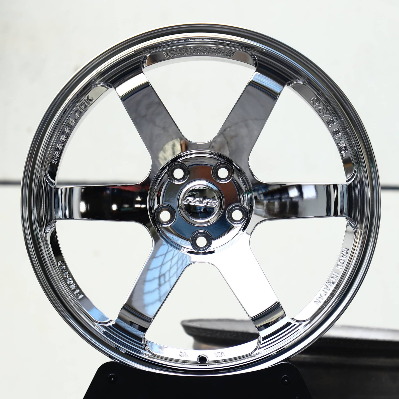 Porsche 911 wheels – Chrome 6-Spoke (Rays-Style), front view