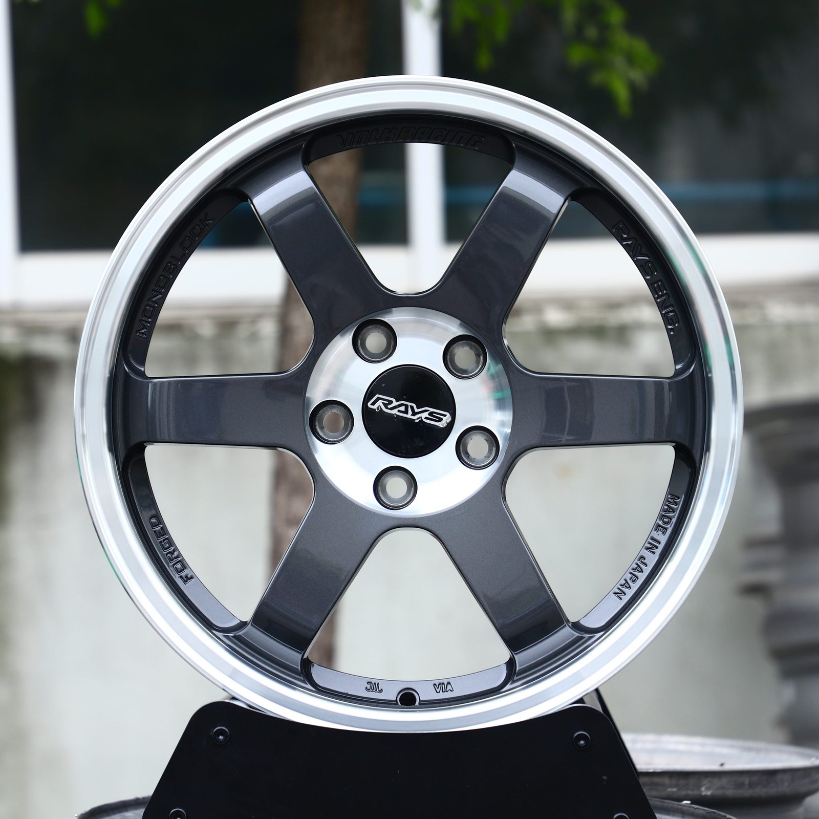 Porsche 911 wheels – Gunmetal 6-Spoke Polished Lip (Rays-Style), front view