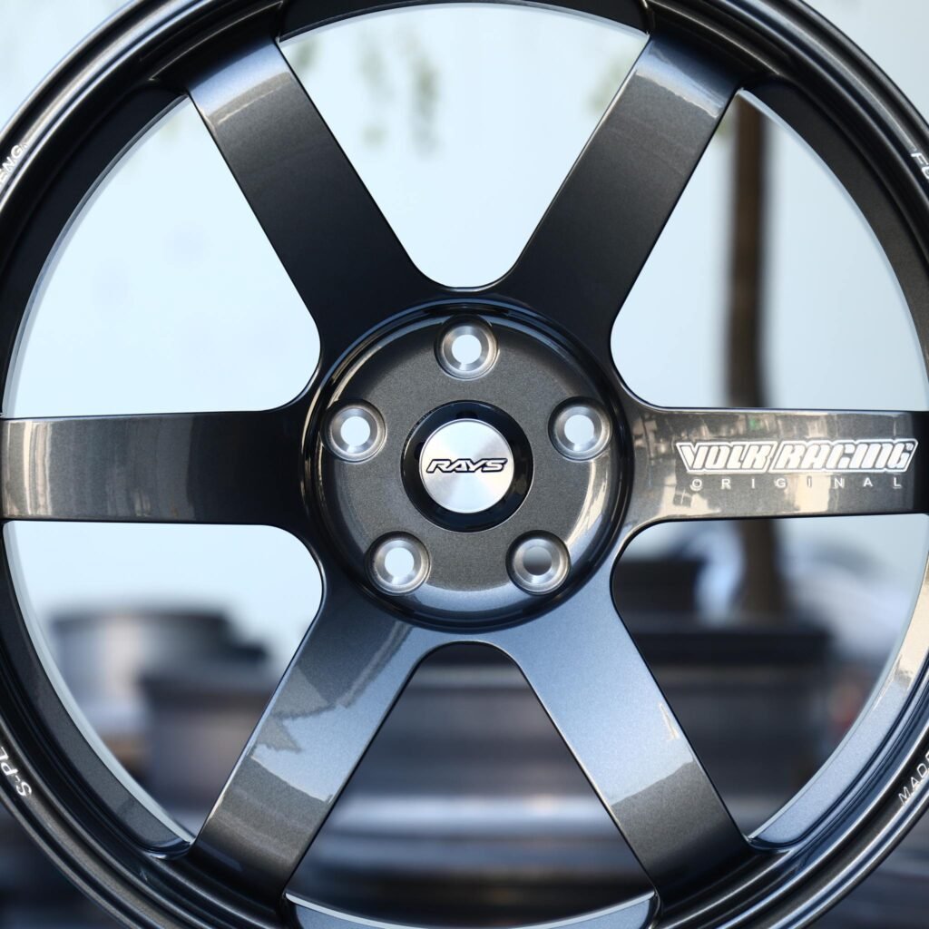 Nissan GT-R R35 wheels – Bright Gray 6-Spoke (Rays Volk Racing TE37-Style), lip and barrel detail