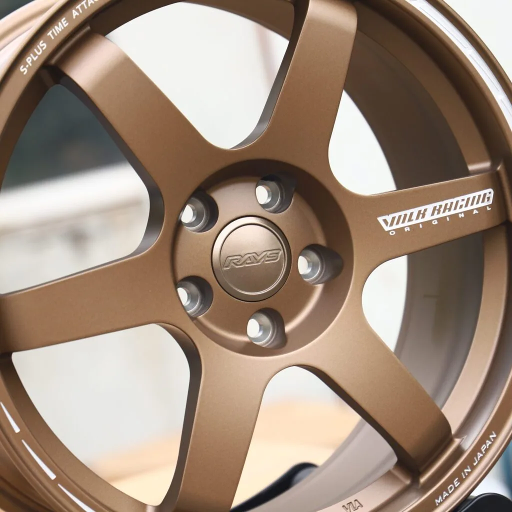 Nissan GT-R R35 wheels – Bronze 6-Spoke (Rays Volk Racing TE37-Style), lip and barrel detail