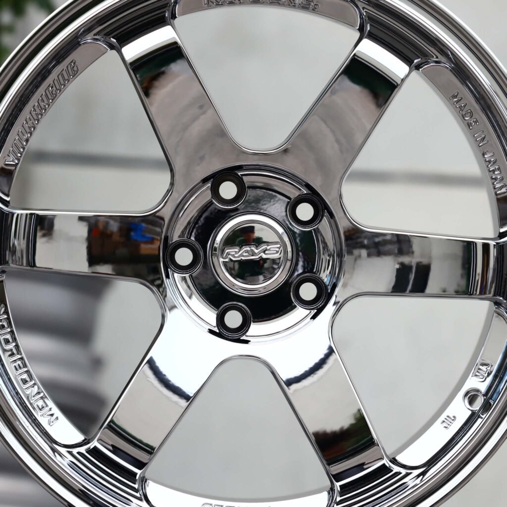 Nissan GT-R R35 wheels – Chrome 6-Spoke (Rays Volk Racing TE37-Style), lip and barrel detail