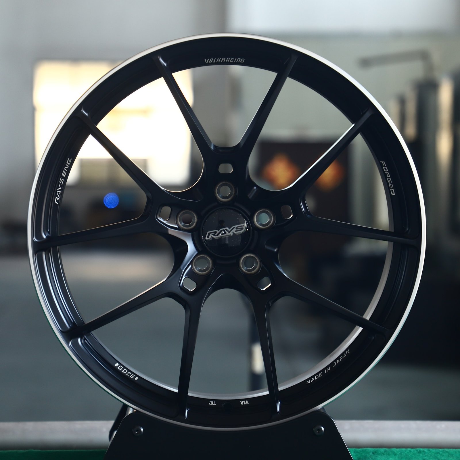 Nissan 370Z wheels – Rays Volk Racing Gloss Black 5 Y-Spoke, front view