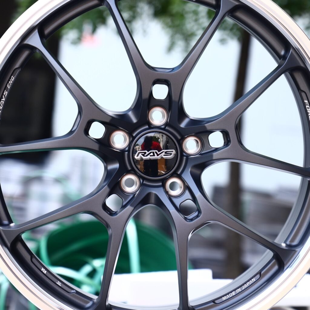 Subaru WRX wheels – Rays Volk Racing Gloss Black 5 Y-Spoke Wide Lip, lip and barrel detail