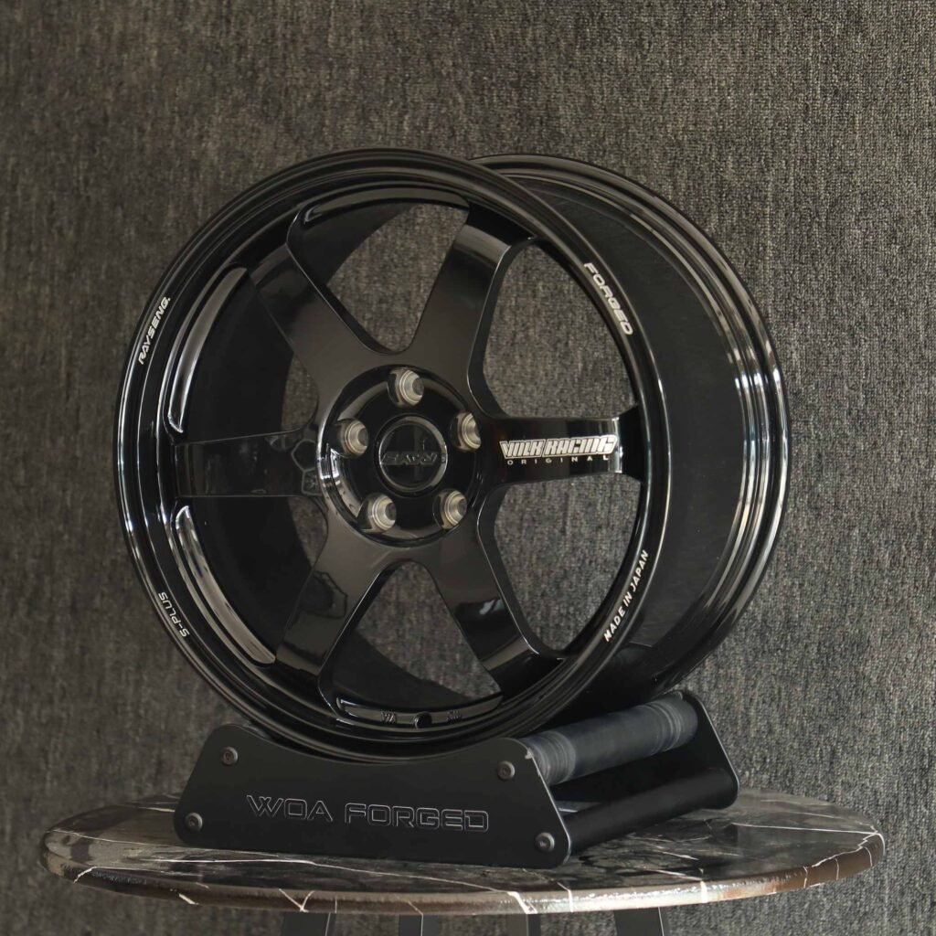 Subaru WRX wheels – Gloss Black 6-Spoke (Rays Volk Racing TE37-Style), lip and barrel detail
