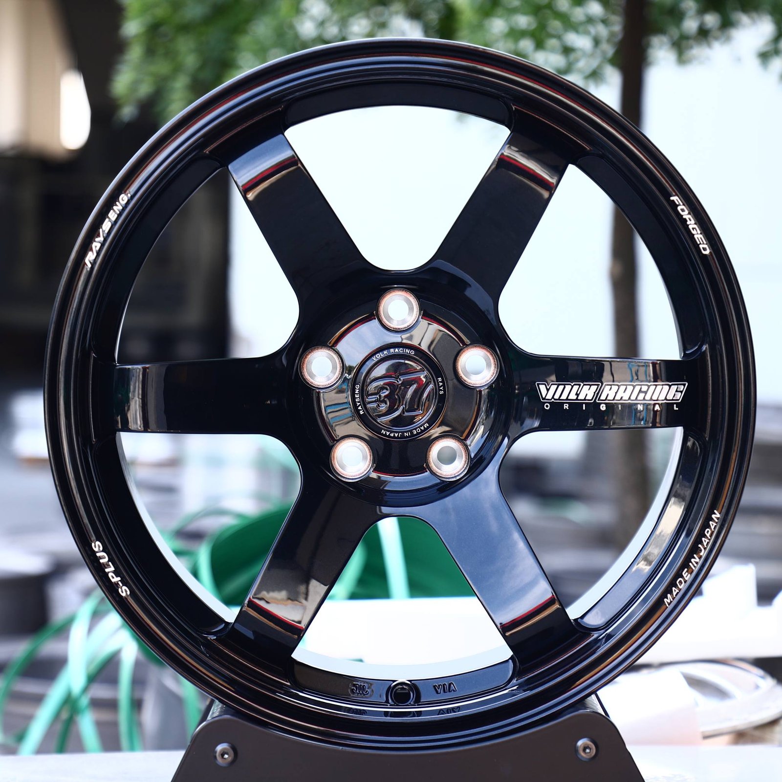 Toyota GR86 wheels – Gloss Black 6-Spoke (Rays Volk Racing TE37-Style), front view