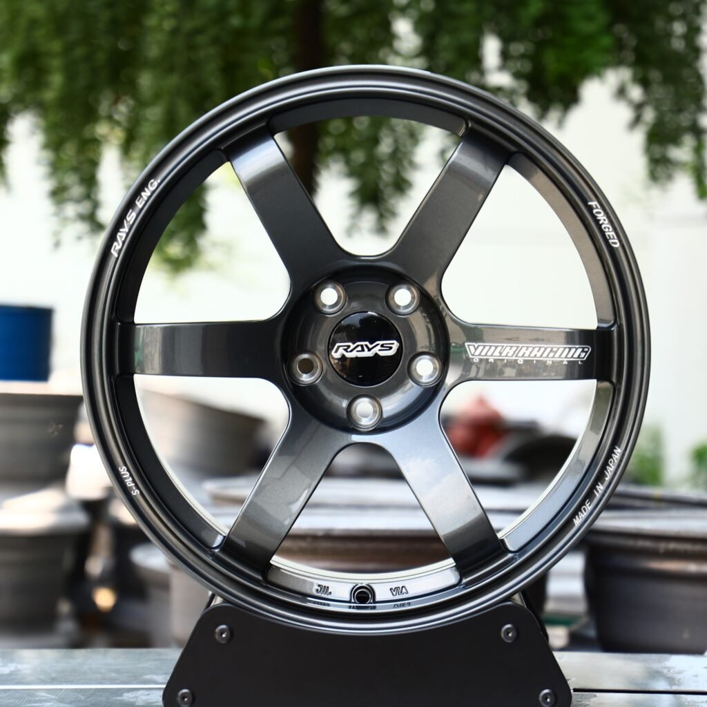 Toyota GR86 wheels – Gloss Black / Gunmetal 6-Spoke (Rays Volk Racing TE37-Style), front view