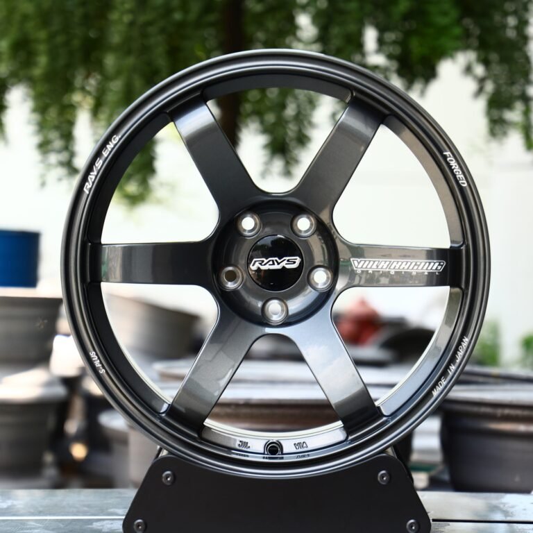 Toyota GR86 wheels – Gloss Black / Gunmetal 6-Spoke (Rays Volk Racing TE37-Style), front view