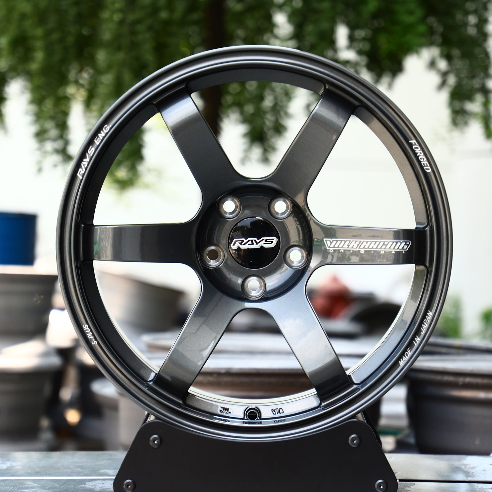 Toyota GR86 wheels – Gloss Black / Gunmetal 6-Spoke (Rays Volk Racing TE37-Style), front view