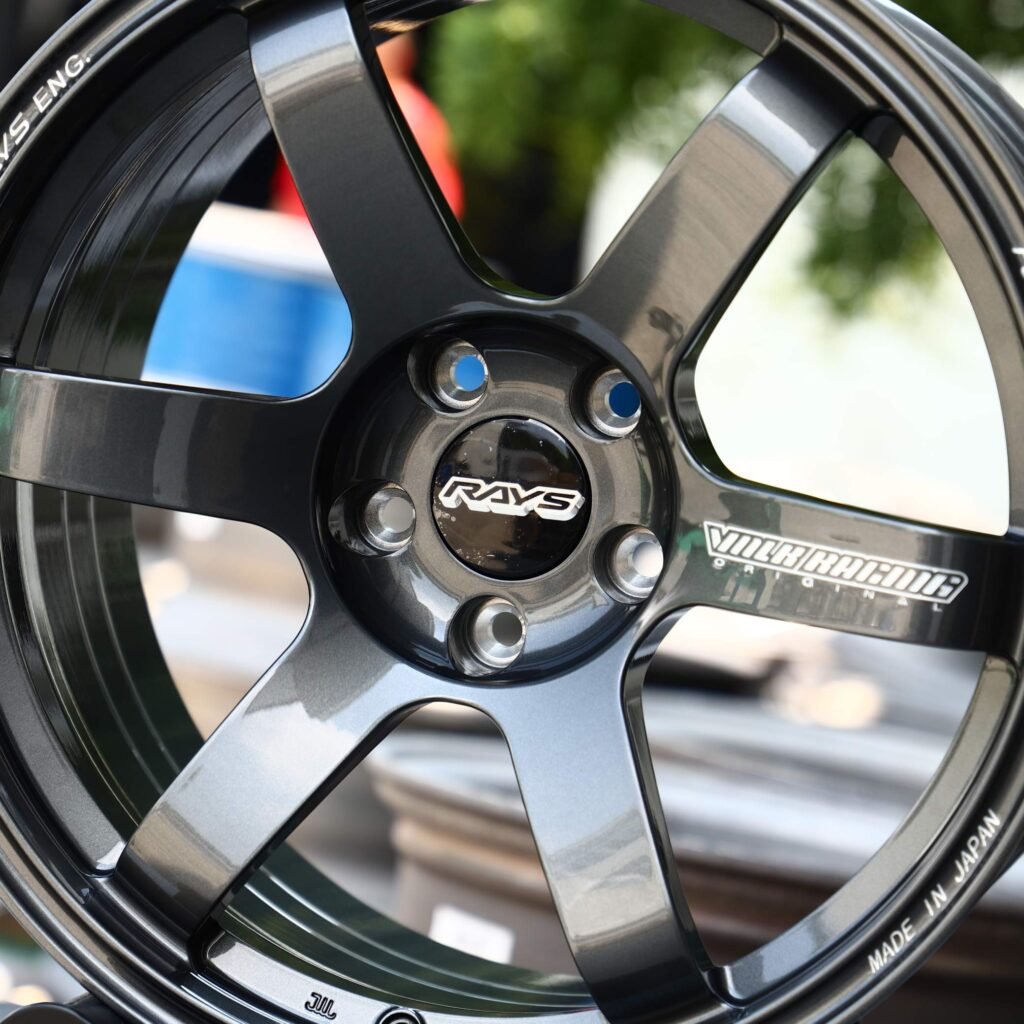 Nissan GT-R R35 wheels – Gloss Black / Gunmetal 6-Spoke (Rays Volk Racing TE37-Style), lip and barrel detail