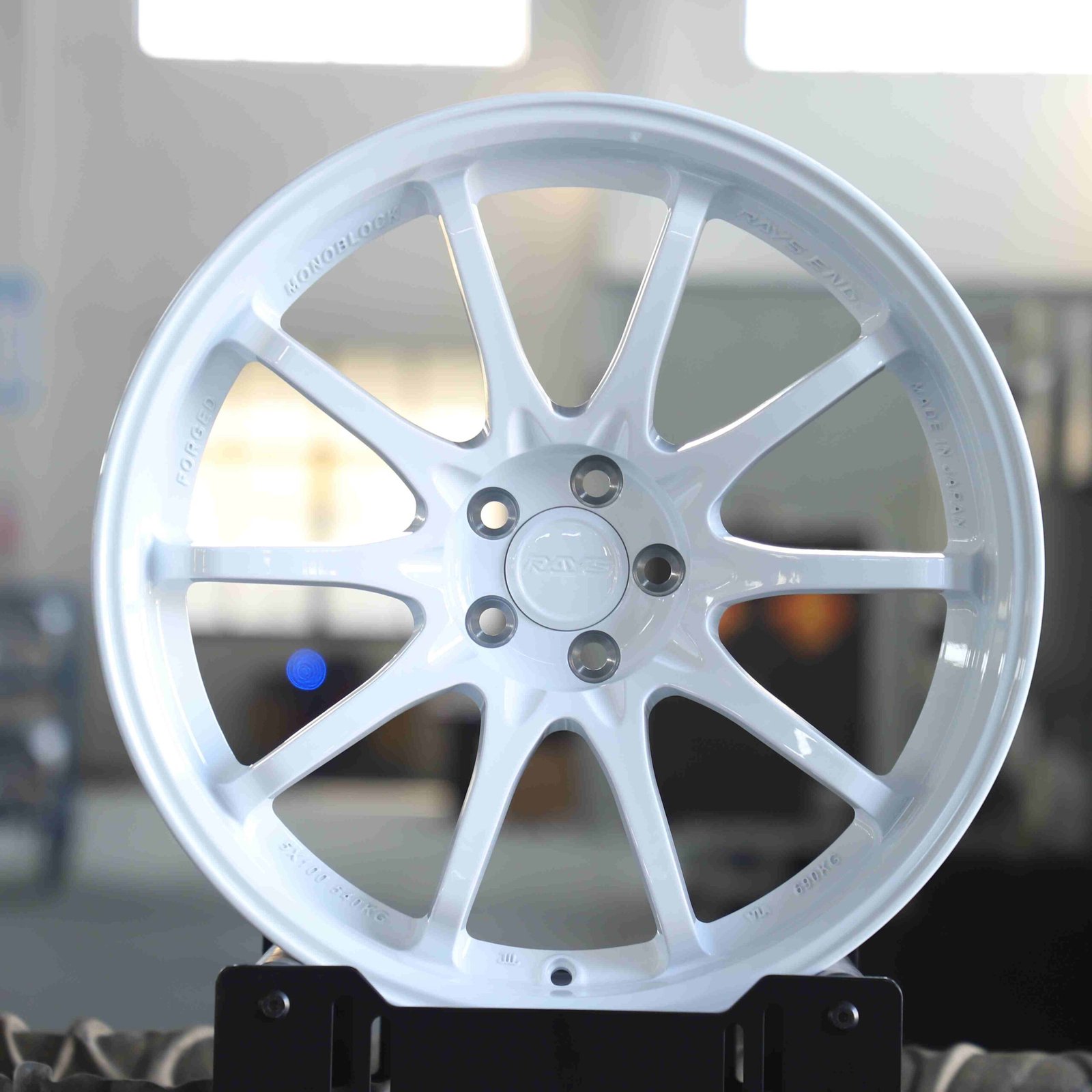 Honda S2000 wheels – Gloss White 10-Spoke (Rays Volk Racing CE28N-Style), front view