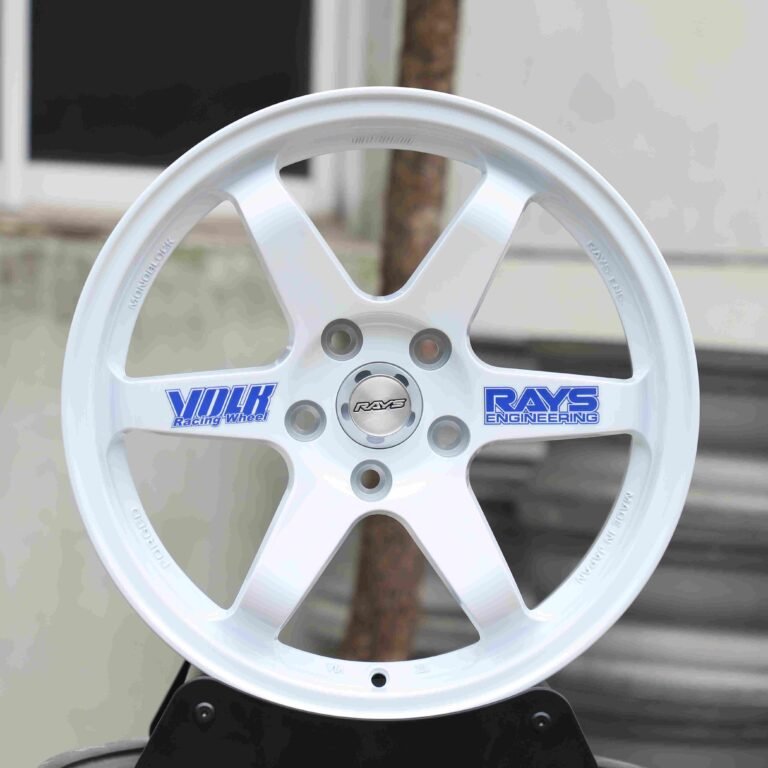 Toyota GR86 wheels – Gloss White 6-Spoke (Rays Volk Racing TE37-Style), front view