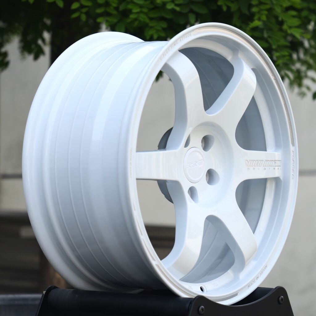 Nissan GT-R R35 wheels – Gloss White 6-Spoke (Rays Volk Racing TE37-Style), lip and barrel detail