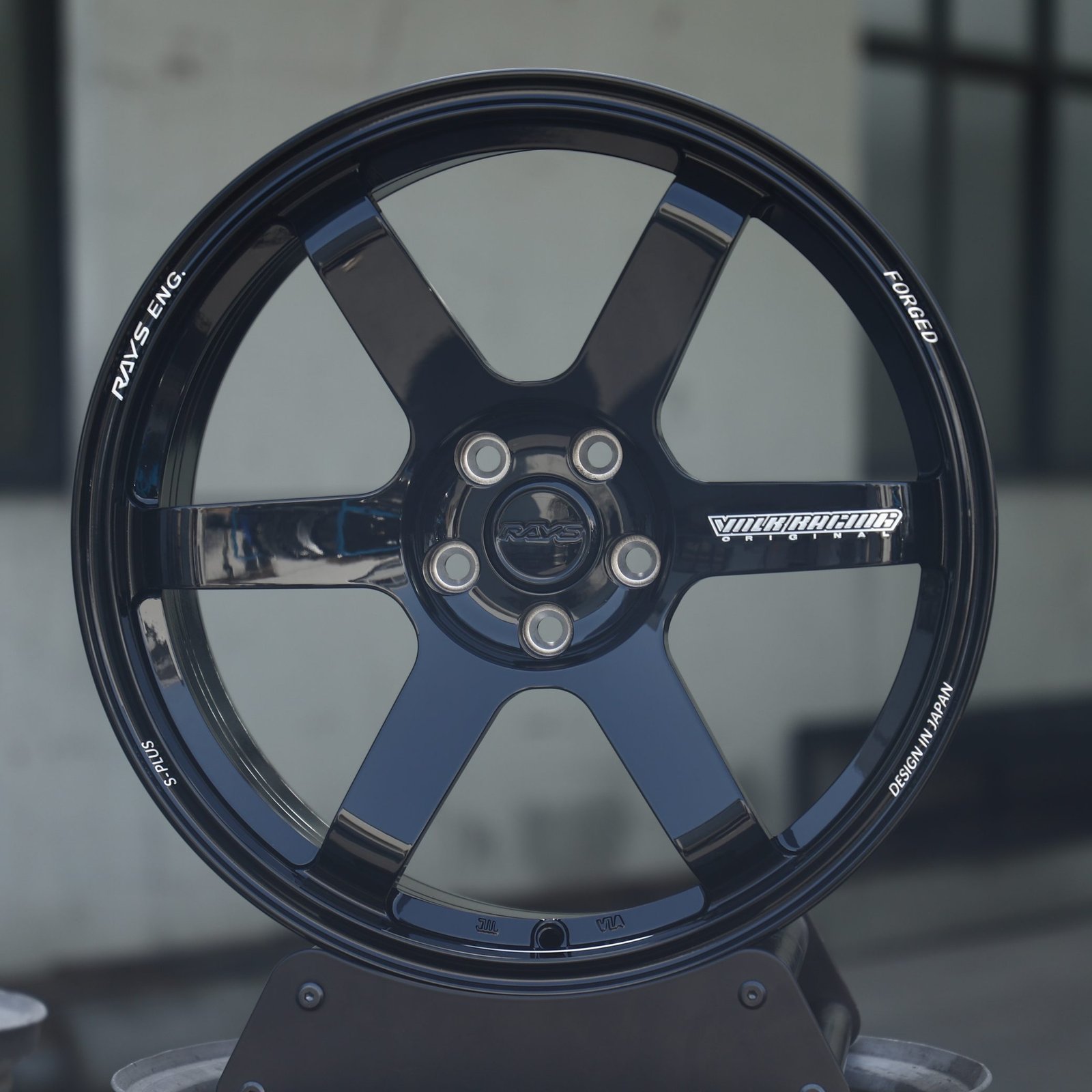 Toyota GR86 wheels – Gloss Black 6-Spoke (Rays-Style), front view