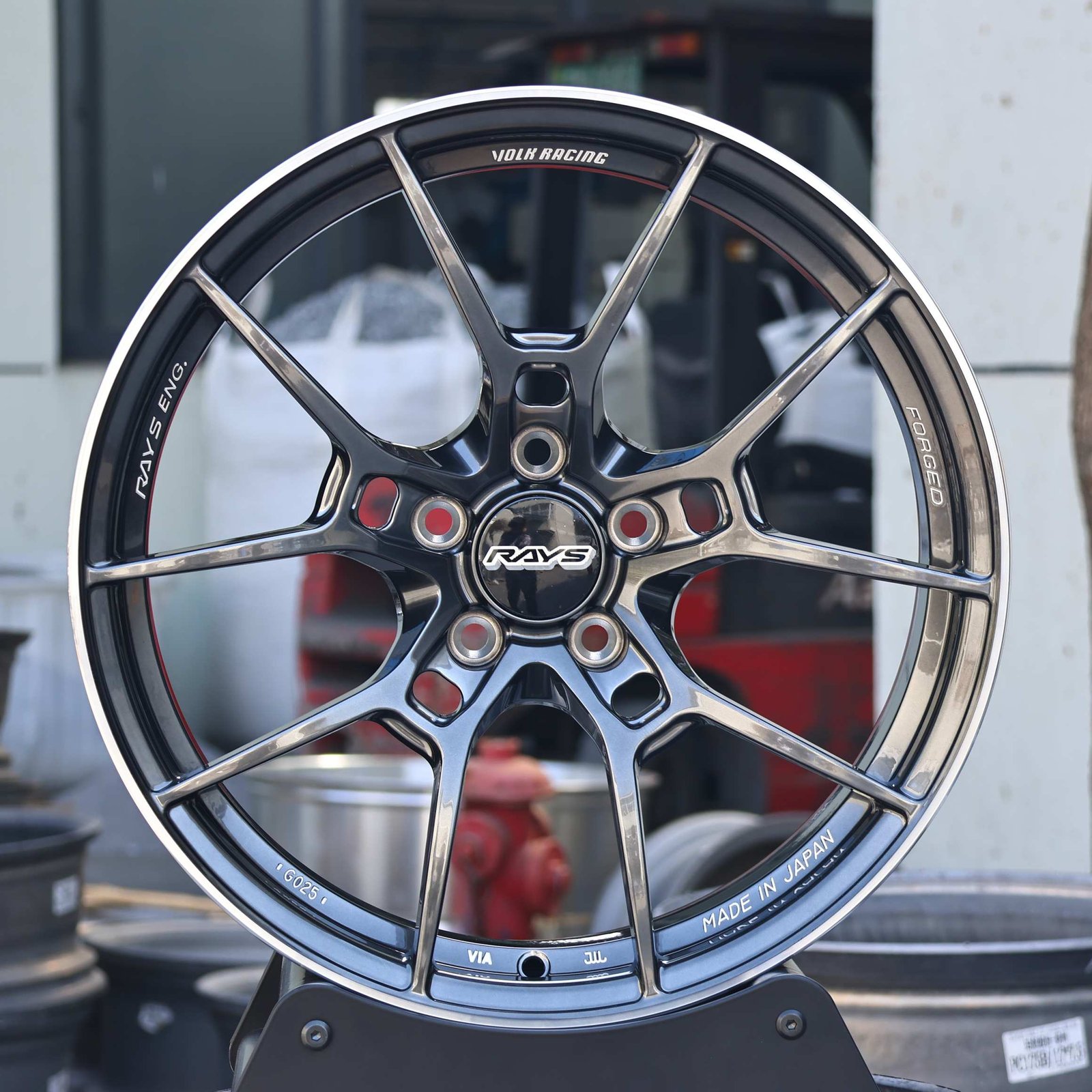 Nissan 370Z wheels – Metallic Gray 5 Y-Spoke (Rays-Style), front view