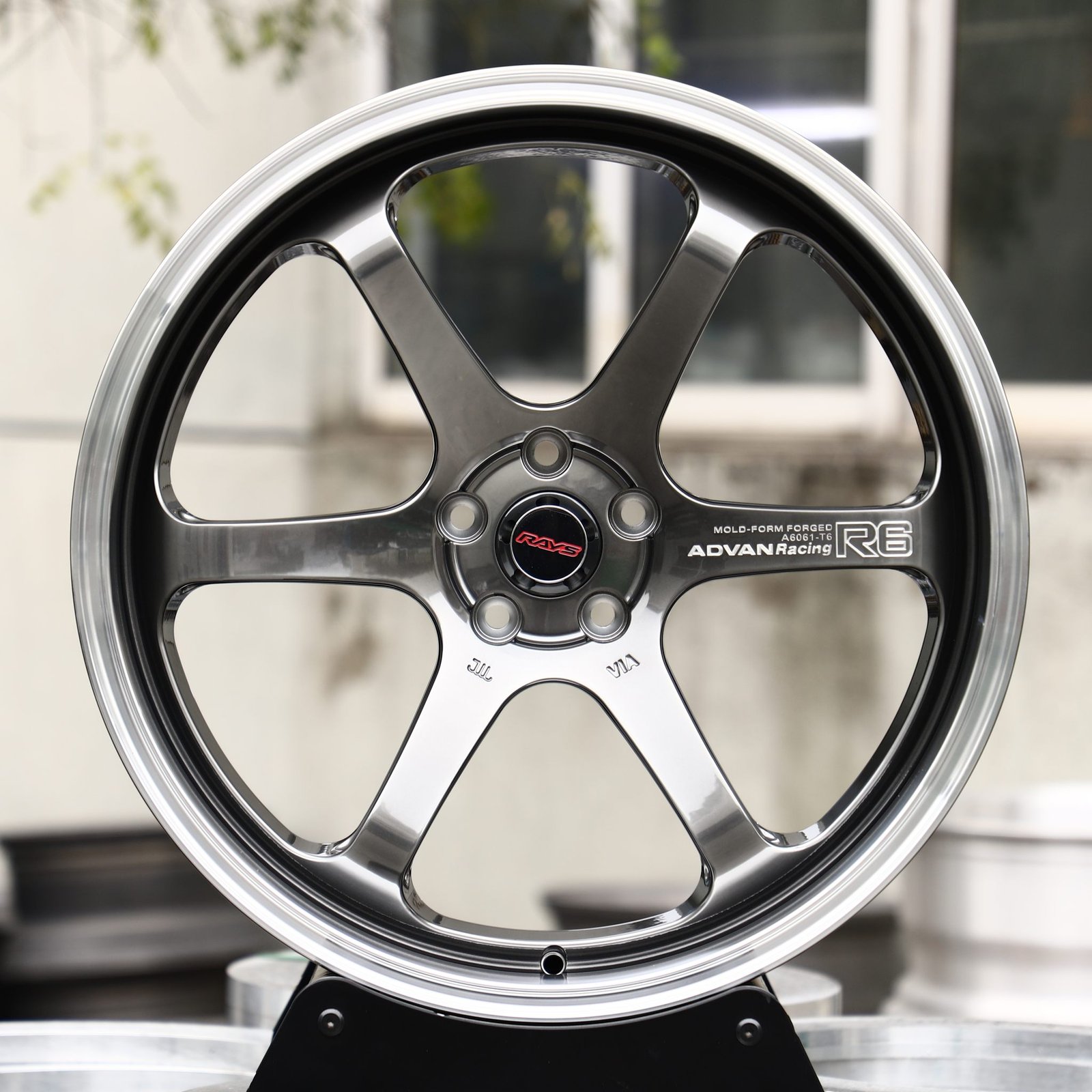 Toyota GR86 wheels – Metallic Gray 6-Spoke Deep Lip (Rays Volk Racing TE37-Style), front view