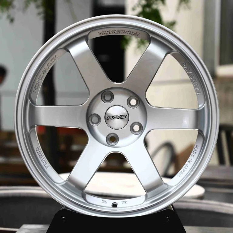 Toyota GR86 wheels – Bright Silver (Rays Volk Racing TE37-Style), front view