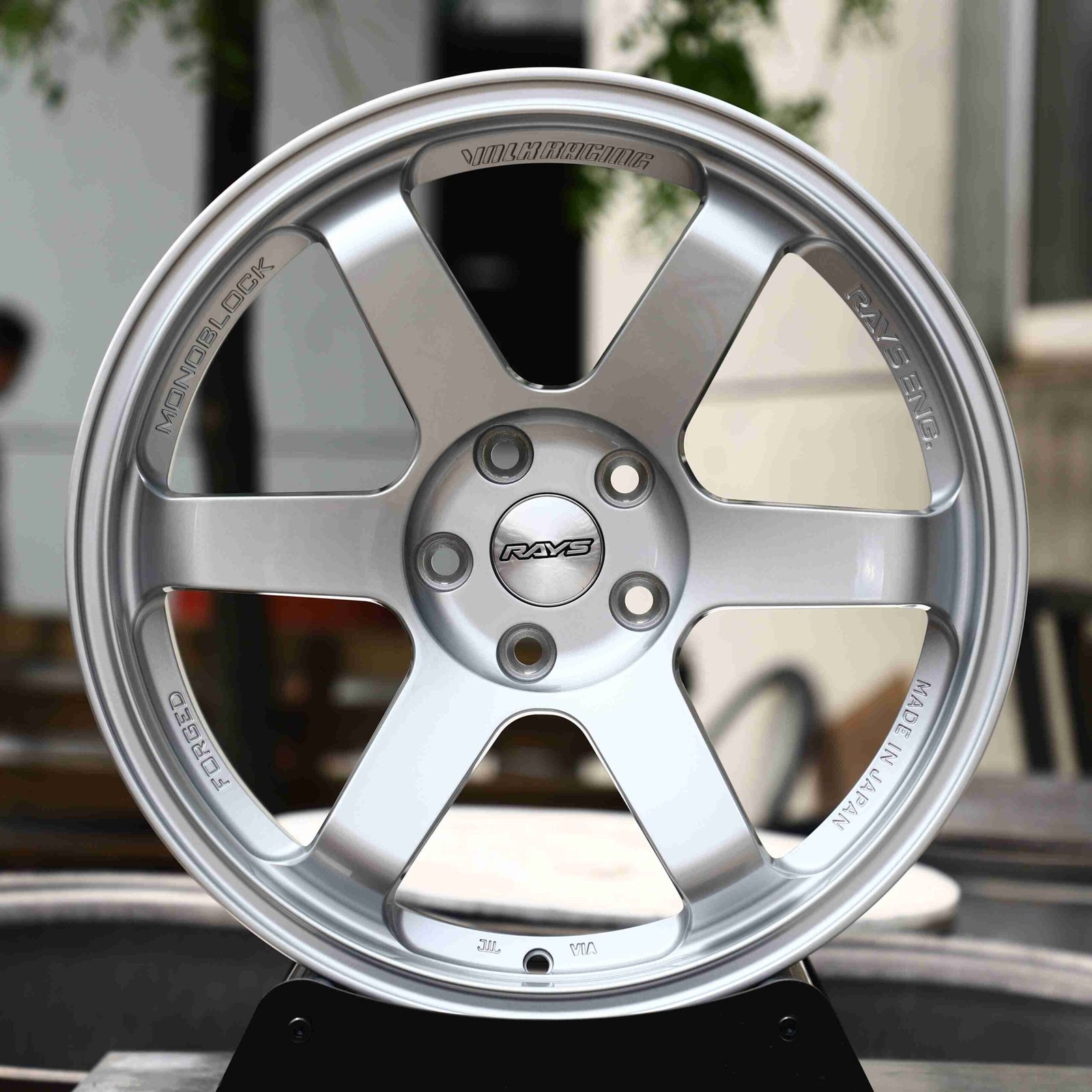 Toyota GR86 wheels – Bright Silver (Rays Volk Racing TE37-Style), front view