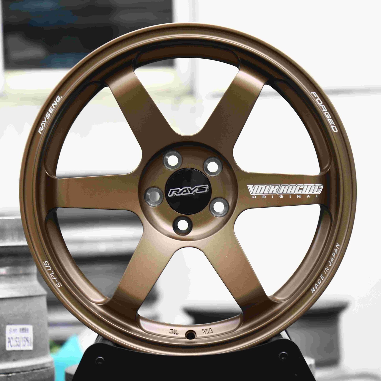 Toyota GR86 wheels – Bronze (Rays Volk Racing TE37-Style), front view