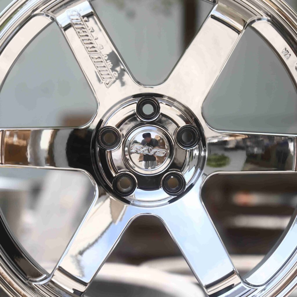 Nissan GT-R R35 wheels – Chrome (Rays Volk Racing TE37-Style), lip and barrel detail