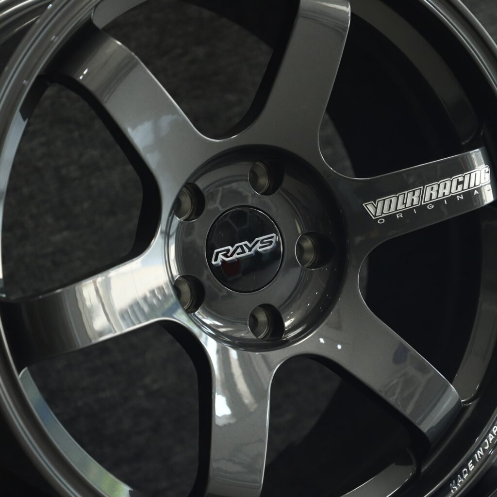 Nissan GT-R R35 wheels – Gloss Black / Gunmetal 6-Spoke (Rays Volk Racing TE37-Style), lip and barrel detail