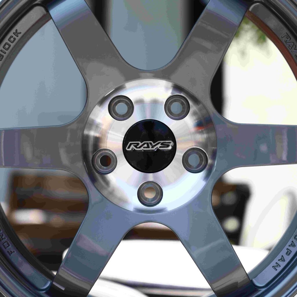 Nissan GT-R R35 wheels – Gunmetal (Rays Volk Racing TE37-Style), lip and barrel detail