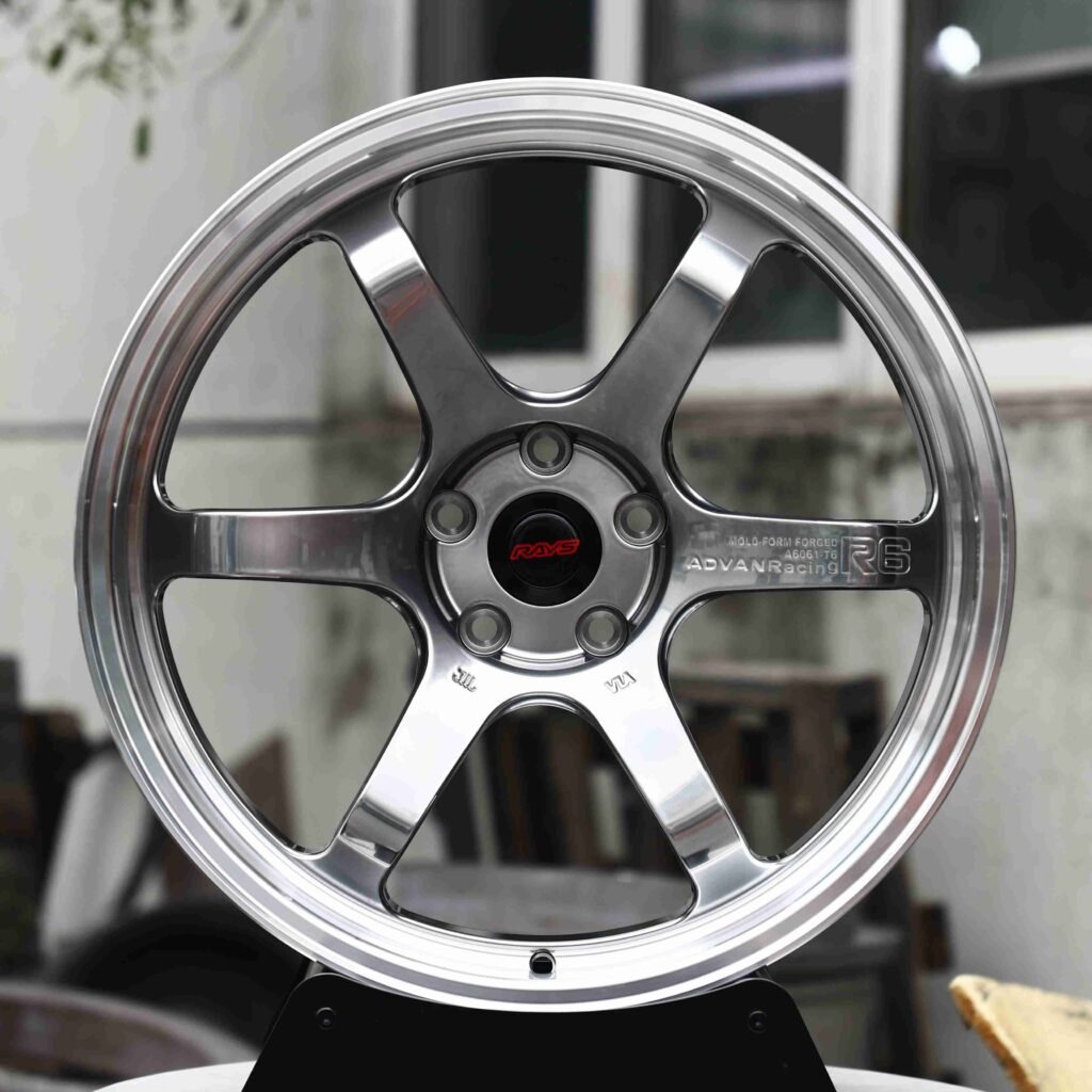 Toyota GR86 wheels – Metallic Gray (Rays Volk Racing TE37-Style), front view