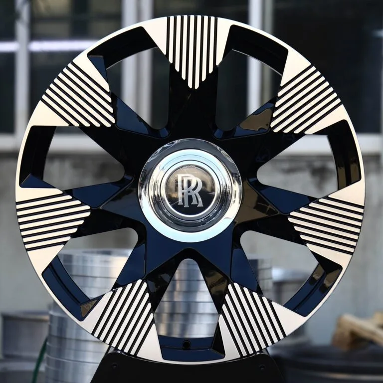Rolls-Royce Ghost wheels – Gloss Black / Machined Directional Multi-Spoke (Rolls-Royce OEM-Style), front view