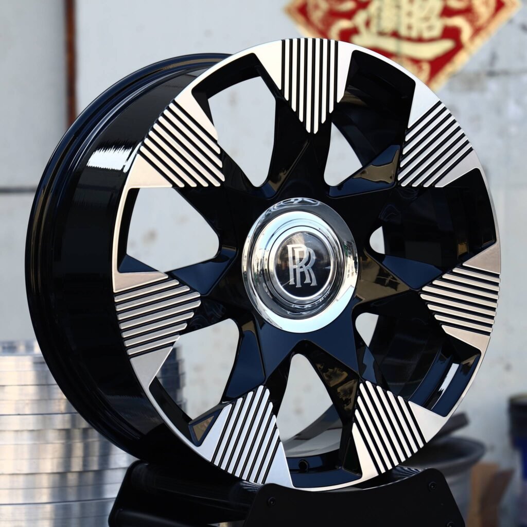 Rolls-Royce Wraith wheels – Gloss Black / Machined Directional Multi-Spoke (Rolls-Royce OEM-Style), angled view