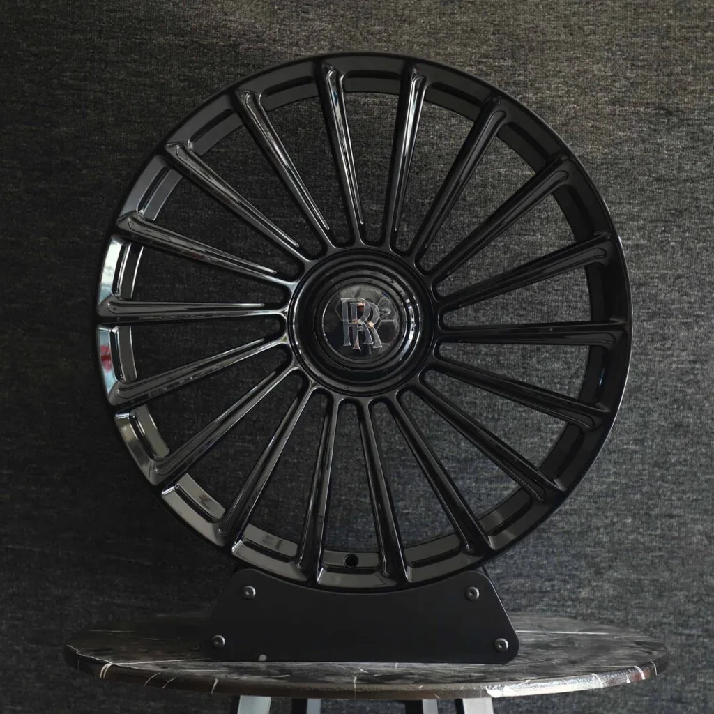 Rolls-Royce Ghost wheels – Bright Silver Multi-Spoke, front view