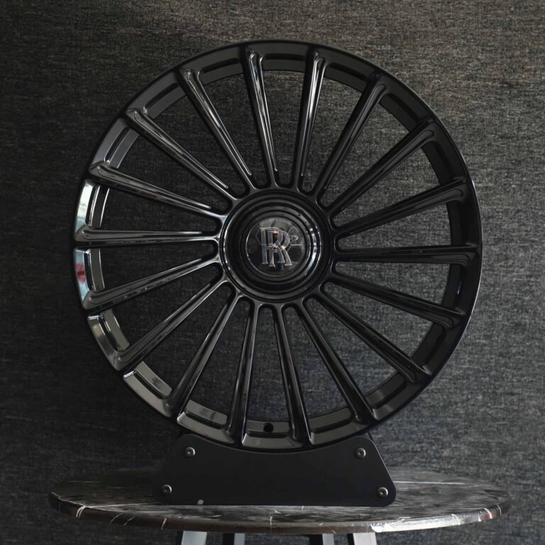 Rolls-Royce Ghost wheels – Bright Silver Multi-Spoke, front view