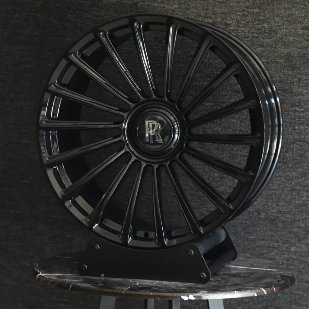 Rolls-Royce Phantom wheels – Bright Silver Multi-Spoke, angled view