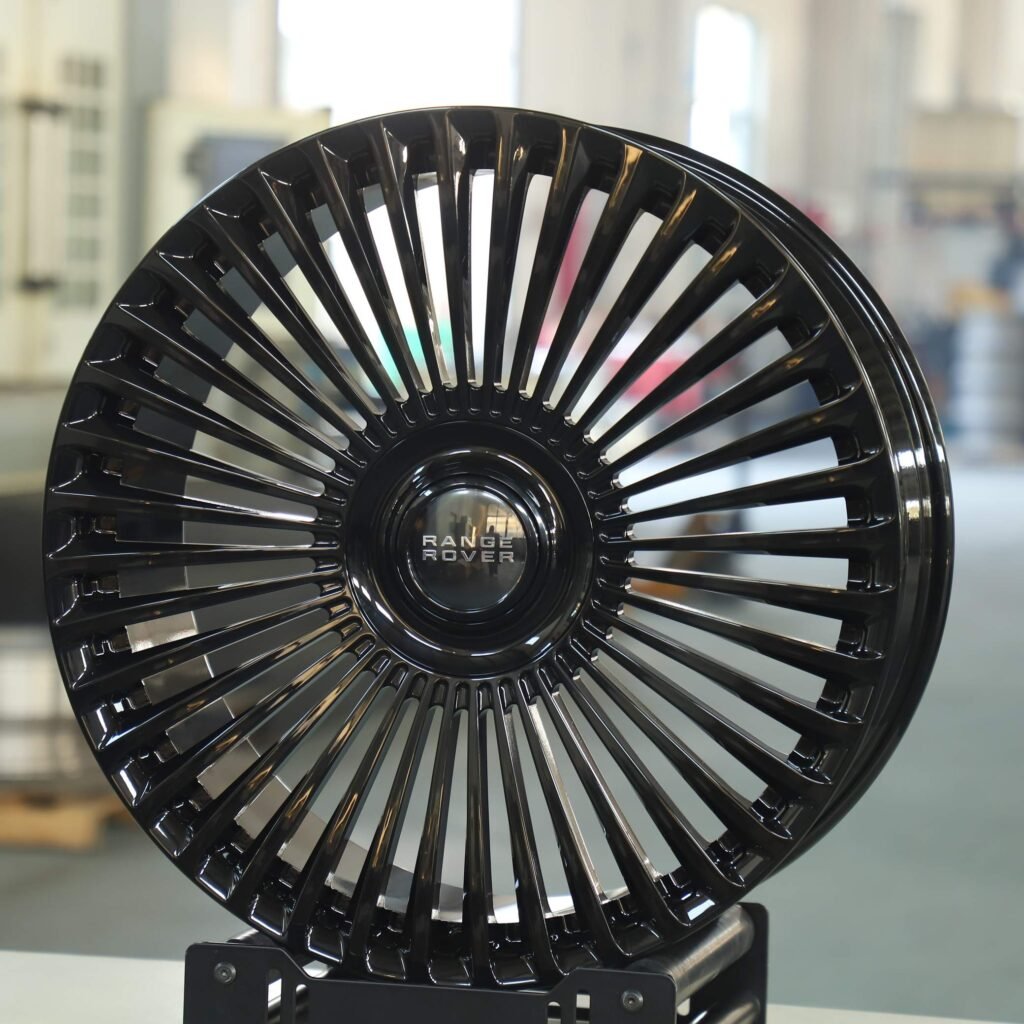 Rolls-Royce Phantom wheels – Gloss Black Multi-Spoke, angled view