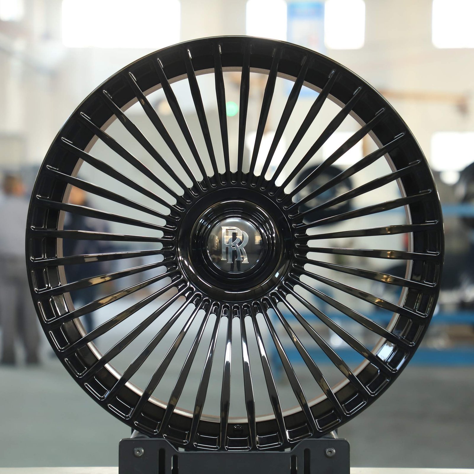 Rolls-Royce Ghost wheels – Gloss Black Multi-Spoke, front view